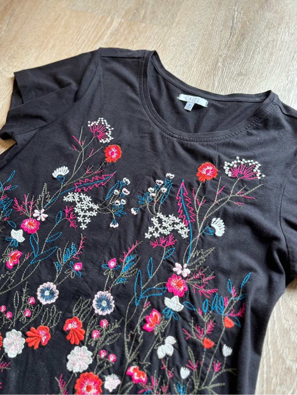 Anthropology Caite Black Floral Embroidered Blouse Top Women’s size Small